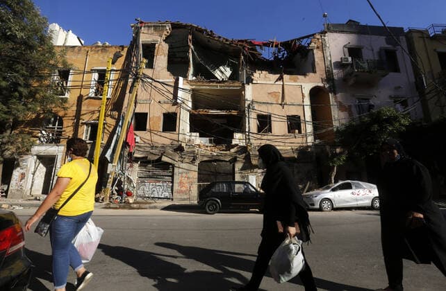 September 16, 2020, Beirut, Beirut, Lebanon: Lebanese walk near the damaged buildings near the site of blast in Beirut s port area, Lebanon August 16, 2020 Beirut Lebanon - ZUMAap3_ 20200916_zaf_ap3_017 Copyright: xMarwanxBouxHaidarx