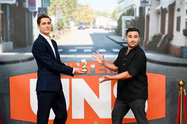 Timothy Boldt and Lars Steinhöfel with the award for the best story at the award ceremony of the Unter uns Starwahl vom offiziellen Unter uns Fanclub in the Coloneum Studio of the MMC Studios Cologne, 17 08 2020 Foto:xJ.xKrickx xFuturexImage