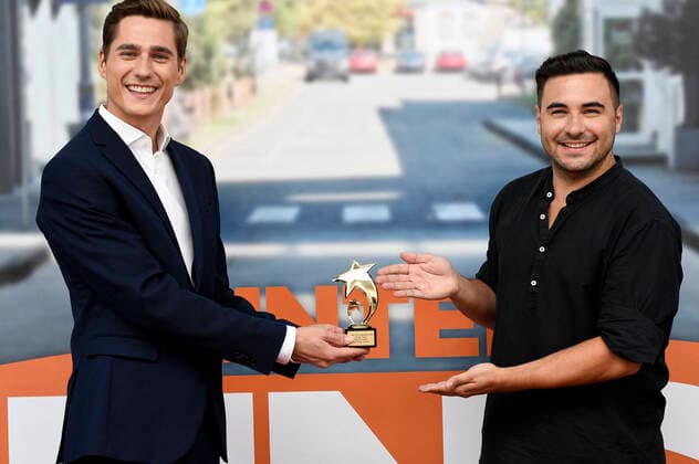 Timothy Boldt and Lars Steinhöfel with the award for the best story at the award ceremony of the Unter uns Starwahl vom offiziellen Unter uns Fanclub in the Coloneum Studio of the MMC Studios Cologne, 17 08 2020 Foto:xJ.xKrickx xFuturexImage