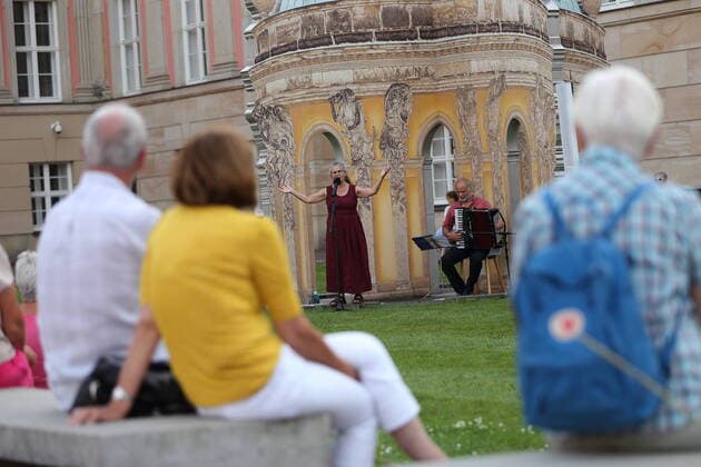 Jalda Rebling and Tobias Morgenstern at a concert as part of the event series Kunst zur Zeit in the inner courtyard of the Brandenburg Parliament in Potsdam, 20 August 2020 Concert of the Potsdam Parliament