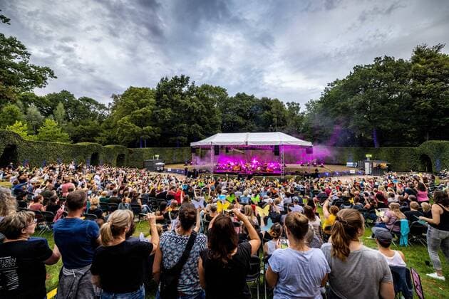 Hamburg, 20 August 2020 Johannes Oerding at a concert as part of the Campfire Acoustics at the open-air stage in Hamburgs Stadtpark
