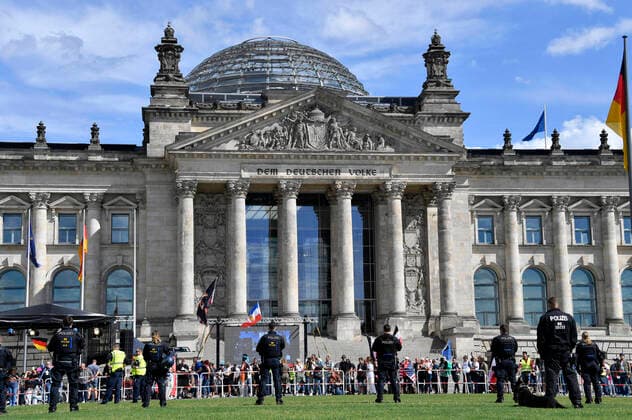 Thousands of people demonstrate against the coronavirus conditions The self-proclaimed citizens of the Reich gather in front of the Reichstag building Berlin, 29 08 2020 Foto:xF.xKernx xFuturexImage