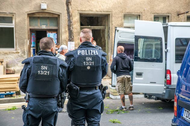 On the morning of 2 September 2020, around 50 riot police officers enforced an eviction order issued by the Leipzig District Court at Ludwigstrasse 71 in the east of the trade fair city A house that had bee