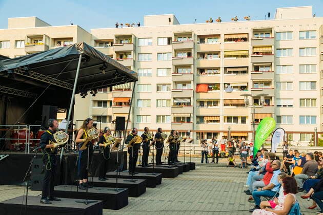 Sky over Prohlis On 12 September 2020 at 5 pm, the Dresden Symphony Orchestra met the challenges of the Corona Pandemic in its own way with an unprecedented con