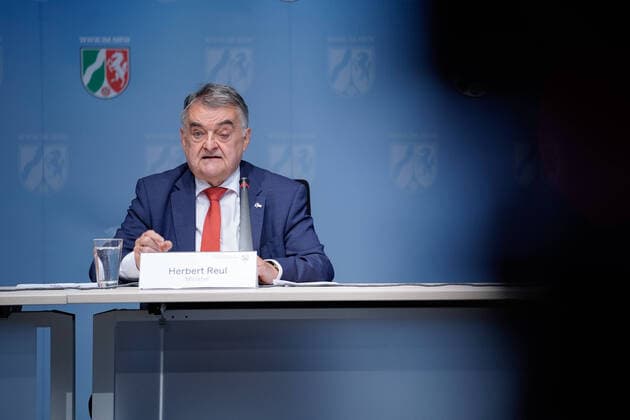 Minister of the Interior of NRW at his press statement of 16 09 2020 Aktuell, 16 09 2020, Duesseldorf, Germany, Minister of the Interior of NRW Herbert Reul at his press statement on the subject of Austrian right-wing extremism in the Polizei™ on 16 09 2020 in the State Chancellery in Duesseldorf Duesseldorf North Rhine-Westphalia Germany