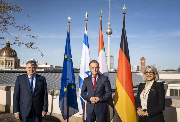 Federal Foreign Minister Heiko Maas, SPD, meets Hafsa Abdulla Mohamed Sharif Alulama, Ambassador of the United Arab Emirates and Jeremy Issacharoff, Ambassador of the State of Israel to Germany, for the handover of a copy of the Abraham Accords in Berlin 18 09 2020 Berlin Germany Copyright: xFelixxZahn photothek.netx