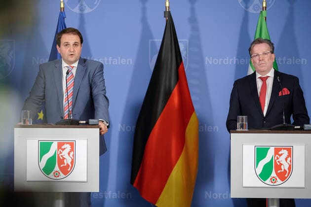 Press conference on the cancellation of the carnival between state government and representatives of the carnival 18 09 2020, Duesseldorf, Christoph Kuckelkorn the president of the Cologne Carnival Festival Committee together with State Secretary Nathanael Liminski at the press conference in th