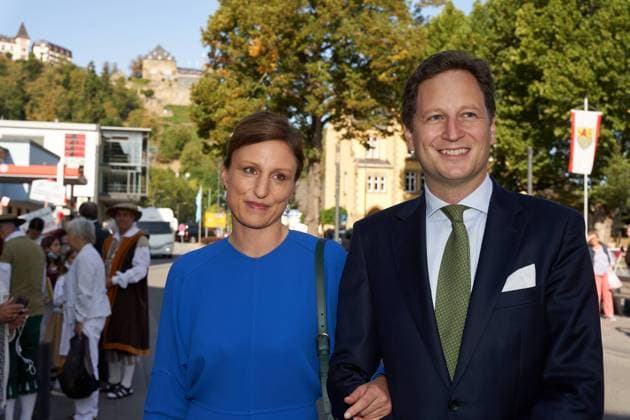 Prince Georg Friedrich von Hohenzollern and his wife Sophie speak before the start of a ceremony to seal the settlement in which the great-great grandson of Emperor Wilhelm II renounces his claims to ownership of Rheinfels Castle. F9109140.jpg