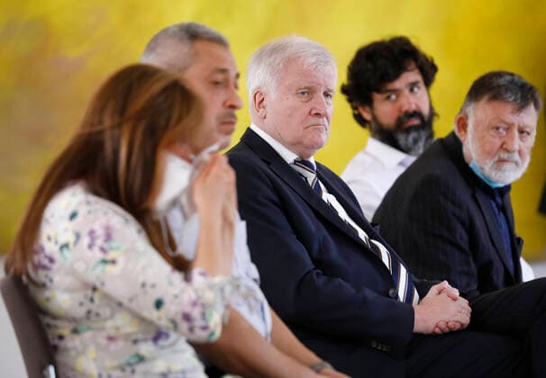 Horst Seehofer, Federal Ministry of the Interior, Berlin, Schloss Bellevue, Speech by BPr Steinmeier at a meeting with relatives of the victims of the Hanau attack