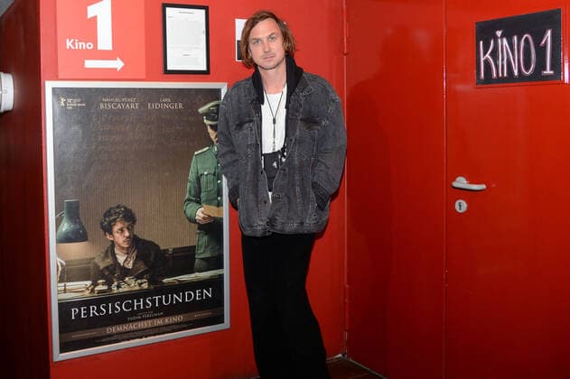 Hamburg, the 24 09 2020 Lars Eidinger guest at the Hamburg premiere of his film Persian Hours at the Zeise cinema Lars Eidinger at the Hamburg premiere of the film Persian Hours ,