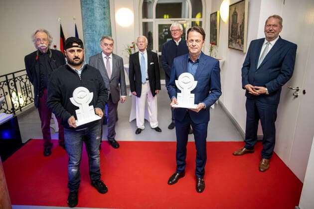 25 09 2020 , Essen , Presentation of the Police Award to courageous helpers at the police headquarters in Essen an der Büscherstraße 2 6 v l Jean Pütz , Havel Isso Jangler , Minister of the Interior Herbert Reul , Günter A Steinmann , Bodo Hombach , Rudi Cerne , Frank Richter