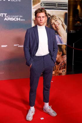 Max Hubacher at the premiere of the movie Gott, du kannst ein Arsch sein in the Cinedom Cologne, 26 09 2020 Foto:xC.xHardtx xFuturexImage
