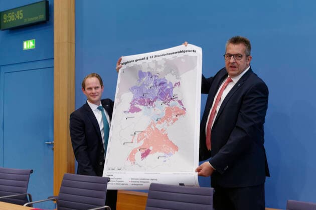 Steffen Kanitz Stefan Studt 2020 09 28, Berlin, Germany Federal press conference the Federal Agency for the Disposal of Radioactive Waste in Particular (BGE) presents its interim report on areas of Germany that are suitable for final disposal In picture l Steffen Kanitz, BGE Managing Director, and Stefan Studt, also Managing Director of BGE