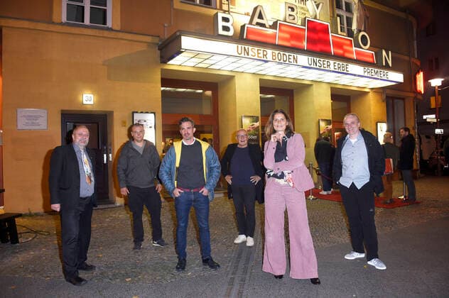 Bernward Geier, David Steyer, Marc Uhlig, Volker Schlöndorff, Sarah Wiener and Stephan Winkler at the premiere of the documentary film Unser Boden, unser Erbe in the cinema Babylon Berlin, 01 10 2020 Foto:xN.xKubelkax xFuturexImage