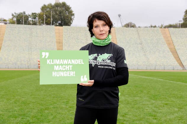 Janina Hartwig at the photo session for the sportichen WocheChallenge at the Olympic Station Munich Under the motto We can make a difference , Welthungerhilfe is calling for this challenge and asking for donations for a world without hunger Munich, 13 10 2020 Foto:xS.xAdamx xFuturexImage