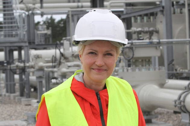 On Thursday 15 10 2020, Manuela Schwesig, Prime Minister of the State of Mecklenburg-Vorpommern, will visit the landing station for the Nord Stream 2 Baltic Sea pipeline currently under construction 160 km are still missing from the pipeline, w