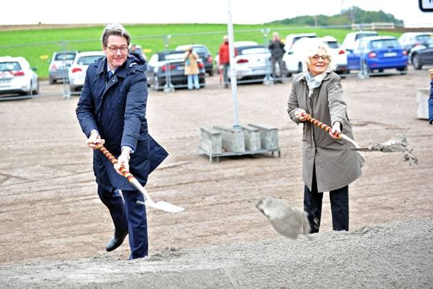 Christine Lambrecht SPD and Andreas Scheuer CSU Andreas Franz Scheuer CSU Federal Minister of Transport and Digital Infrastructure and Christine Lambrecht SPD Federal Minister of Justice and Consumer Protection on the occasion of the ground-breaking ceremony for the B38 Mörlenbach bypass 20201016MWI26476