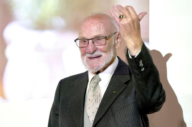 Rolf Zick at the Leibniz Ring Hanover 2020 to Rolf Zick at the Leineschloss Since 1997, the Press Club Hanover has been awarding the Leibniz Ring Hanover annually to personalities or institutions who have attracted attention through outstanding achievements or have made a special mark through their lifes work Hanover, 20 10 2020 Foto:xU.xStammx xFuturexImage