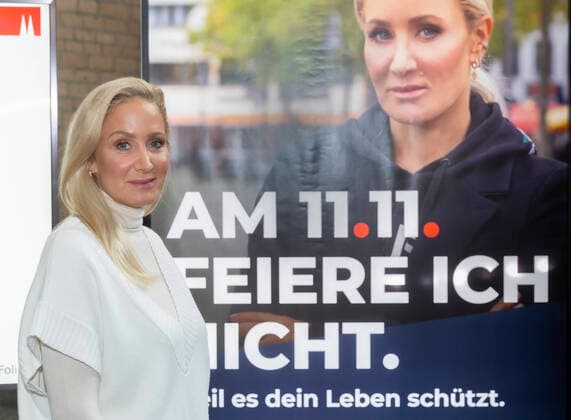With a supra-regional campaign with the slogan This time not this time the city of Cologne advertises for renunciation in the carnival in view of the corona infections Photo of 27 11 2020 Actress J Copyright: epd-bild GuidoxSchiefer EDITORIAL USE ONLY