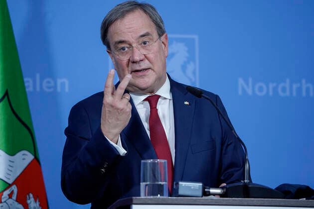 PK on the current situation of the Corona Virus Pandemic in North Rhine-Westphalia and the measures of the state government with Minister President and Minister of Health Duesseldorf, 27 10 2020, Minister President of North Rhine-Westphalia Armin Laschet informs about the current situation and the measures o