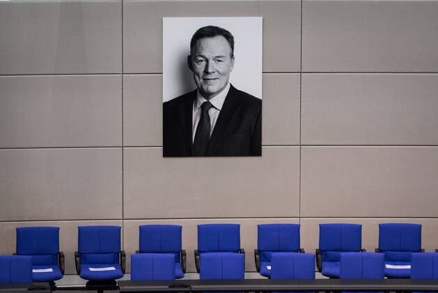 Berlin, Bundestag pays tribute to the deceased Vice President Oppermann Germany, Berlin 28 10 2020 The picture shows a picture of the deceased Vice President Thomas Oppermann spd during the half-hour memorial service in the German Bundestag Berlin Bundestag Berlin Germany