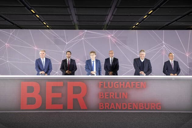 V l n r Carsten Spohr, Chairman of the Lufthansa Executive Board, Andreas Scheuer, Federal Minister of Transport and Digital Infrastructure, Engelbert Luetke Daldrup, Chairman of the Management Board of Flughafen Berlin Brandenburg GmbH, Die Copyright: xJaninexSchmitz photothek.netx