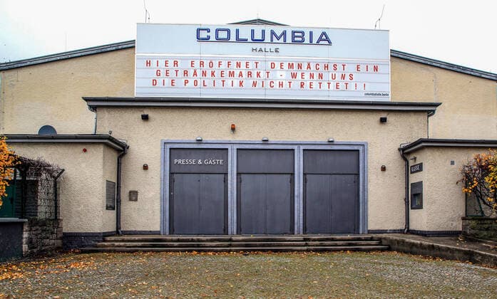 Columbia Hall closed Berlin, 31 10 2020 Concert halls and event venues must close again due to the new Corona regulations from 02 11 20 Writing on Columbia Hall shows Here a beverage market will open soon if politics does not save us Berlin Germany Columbia Hall
