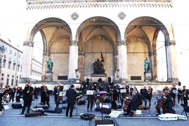 Solisten Muenchen 31 10 20 Odeonsplatz Mozarts Requiem in d minor KV 626 A Funeral for Culture Began 5 after 12 pm Andrea Fessmann Conductor Conductor Munich