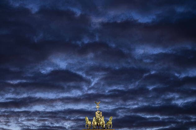 Brandenburg Gate in Berlin, 02 11 2020 Berlin Germany Copyright: xFlorianxGaertner photothek.netx