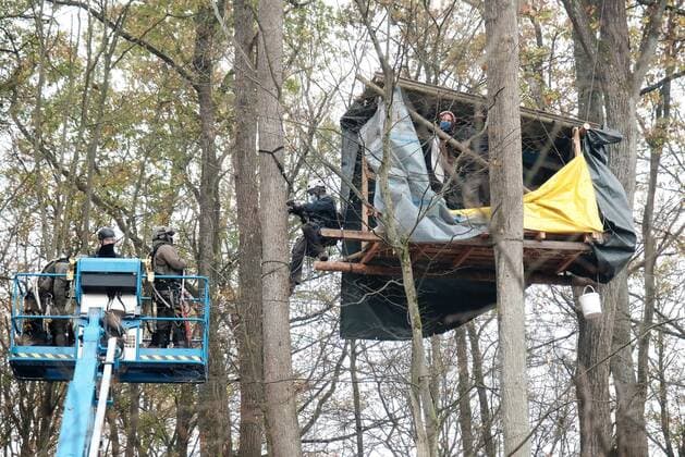 12 11 2020 xkhx Protest against A49 expansion Dannenröder Forst the squatters get support by Sea Watch captain Carola Rackete Picture shows Sea Watch captain Carola Rackete in the tree house