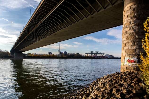 The Friedrich Ebert Bridge or Nordbrücke is the northern of the three Bonn Rhine bridges It connects the Bonn district of Beuel with the Bonn district It is to be demolished in 2030 Nordbrücke Bonn