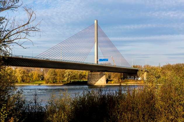 The Friedrich Ebert Bridge or Nordbrücke is the northern of the three Bonn Rhine bridges It connects the Bonn district of Beuel with the Bonn district It is to be demolished in 2030 Nordbrücke Bonn