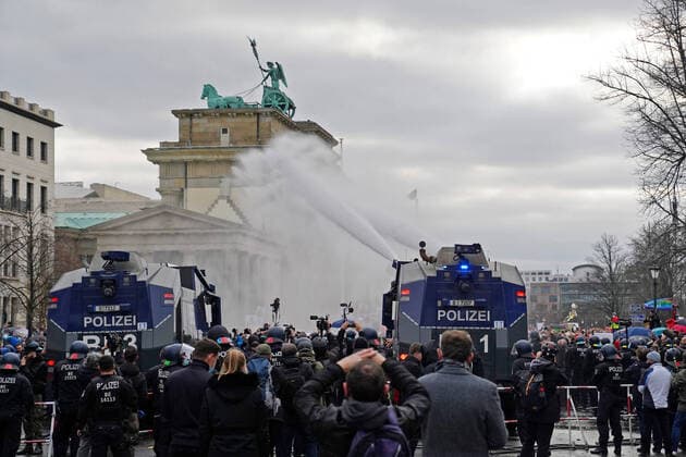 18 11 2020, Berlin, Germany, CEFR Demonstration by opponents of the federal governments coraona measures in Berlin Mitte near the Bundestag