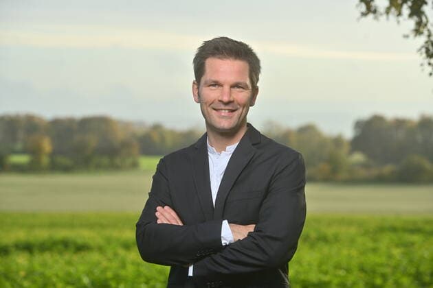 05 11 20, Photography Steffen Krach, SPD candidate for the office of regional president, currently State Councillor in Berlin, graphed at the gates of Hanover in the Hanover region, Benähter Berg with a view of the Hanover lowlands NEW WEBSITE
