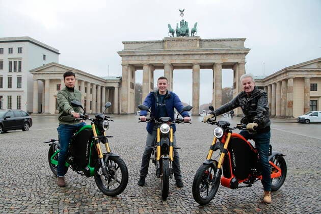 27 11 2020, Berlin, Germany Press Event TV Star Aaron Troschke invests in eMobility company eROCKIT Photo by Philipp John, Co Founder ReachHearo and Business Partner of Aaron Troschke, Aaron Troschke, Presenter and Influencer and Andreas Zurwehme, Managing Director of eRockit