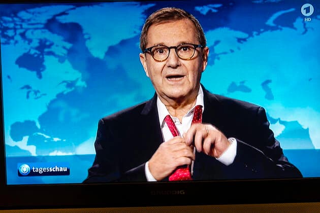 Last Tagesschau by Jan Hofer The newsreader has been the head of the Tagesschau on the First German Television since 2004, now he is retiring DEU, Germany, Hamburg, 14 12 2020