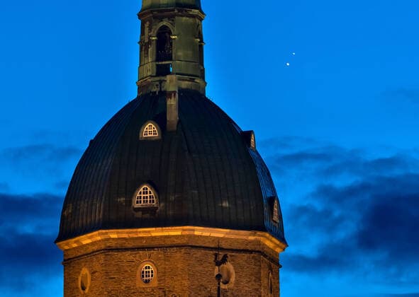 The planets Jupiter below and Saturn stand close together behind the tower of St. Annes Church in Annaberg Buchholz for the so-called Great Conjunction Every 20 years our largest plan GPS: N 50 34.50 E 13 .26 637 m 2089 feet