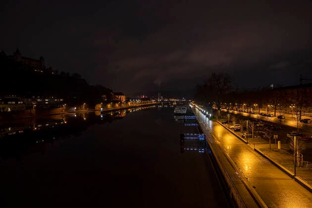 Wuerzburg, Stadtmitte, 01 01 2021, New Years Eve during the Corona Pandemic Picture Due to a curfew and the associated ban on fireworks in public places, only a few fireworks can be seen in the sky. Copyright: HMBxMedia JulienxBecker