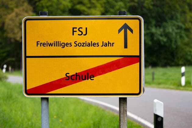 Melle, Germany 03 May 2020 symbol pictures 2020 FSJ, voluntary social year, school, traffic sign, picture montage, forbidden, deleted, feature symbol symbol photo characteristic detail district Osnabrück Lower Saxony Copyright: xFotostandx xGelhotx