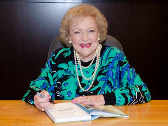 December 10, 2012, Los Angeles, California, USA: Actress Betty White signs copies of her book Betty & Friends: My Life At The Zoo at Barnes & Noble bookstore at The Grove. Los Angeles USA - ZUMAb173 20121210_zap_b173_004 Copyright: xBillyxBennightx