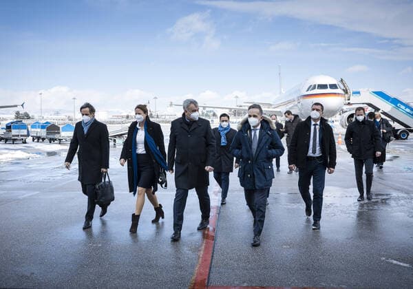 German Foreign Minister Heiko Maas, SPD, photographed upon arrival at Ankara Esenboga Airport in Turkey 18 01 2021 Ankara Turkey Copyright: xFelixxZahn photothek.netx