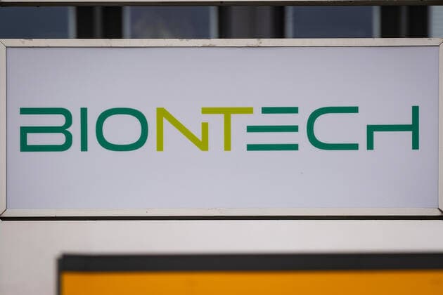 24 01 2021, xovx, economy, current affairs, Biontech produces Corona vaccine in Marburg Symbol photo Company logo Biontech on a company signpost at Behringwerke in Marburg, Biontech has been granted permission to operate its new p