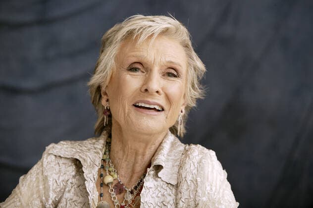 January 27, 2021, Los Angeles, California, USA: Cloris Leachman, 94, best known for her role as Phyllis Lindstrom on the 1970s sitcoms The Mary Tyler Moore Show and Phyllis, died Wednesday of natural causes at her home near Los Angeles. FILE PICTURE: December 6, 2004, Hollywood, California, USA: CLORIS LEACHMAN promoting the film Spanglish. Hollywood USA - ZUMAg203 20041206_bap_g203_088 Copyright: xArmandoxGallox