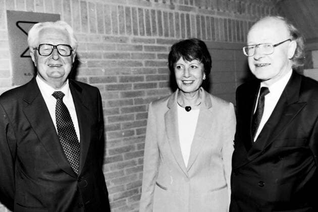 Archive Dr Hans Jochen Vogel Karl Otto Saur K G Publisher Munich 1999 Archive Motives Karl Otto Saur Publisher 50 Years K G Saur Publisher Munich