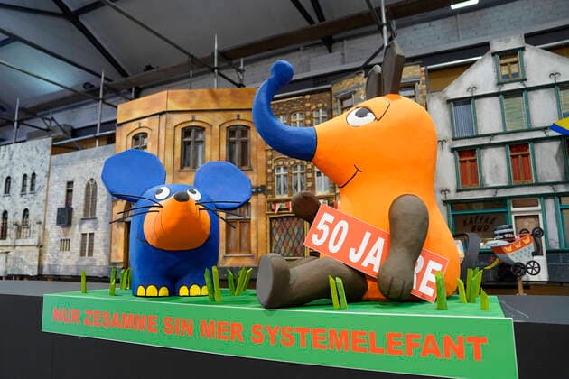 Presentation of the carriages of the Cologne Shrove Monday procession 2021 in puppet form Current, 04 02 2021, Cologne, mouse and elephant belong to it at the presentation of the carriages of the Cologne Shrove Monday procession Because of the Corona crisis, there is this year a puppet version of the procession in cooperation with the Koelner Haennesschen Theater Koeln North Rhine Westphalia G