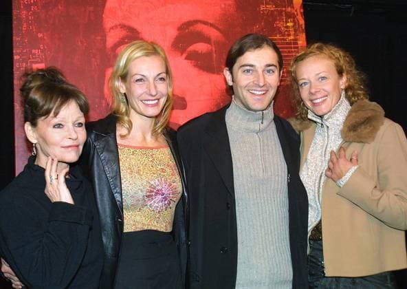 Copyright IMAGO Herrmann Date 02 01 2002 Topic Event Gala for the 100th birthday of Marlene Dietrich Marlene hundert in the Friedrichstadtpalast with f l Angelica Domröse, Ute Lemper, Erkan Aki, Katja Riemann Copyright: xEventpressxHerrmannx