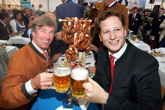 Opening of the Berlin Oktoberfest 2004 Copyright IMAGO Herrmann 07 09 2004 Opening of the Berlin Oktoberfest 2004 in front of the Berlin City Hall With Leopold Prince of Bavaria and Georg Friedrich Prince of Prussia r Copyright: xEventpressxHerrmannx