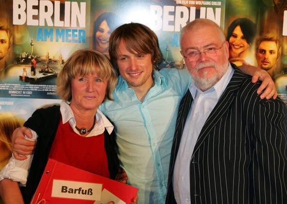 Filmpremiere Berlin am Meer The main actors Axel Schreiber m with mother Gudrun, father Juergen Filmpremiere Berlin am Meer in the cinema Colloseum in Berlin Copyright IMAGO Herrmann Date 08 01 2008 IMAGO Fotoagentur Berlin Phone Copyright: xEventpressxHerrmannx