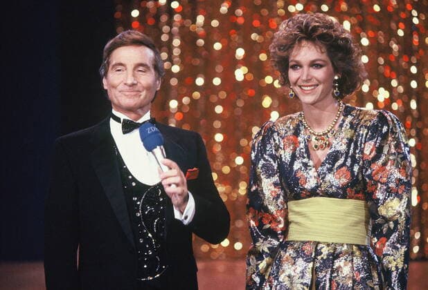 Freddy Quinn and Ramona Leiss at a performance in Arena der Sensationen on 24 04 1991