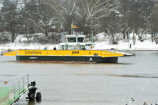 GER Saxony Dresden Kleinzschachwitz the Elbe ferry also car ferry of DVB Dresdner Verkehrsbetriebe castle ferry 12 02 21 120221 Jürgen Männel ddbd